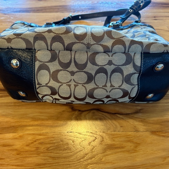 Authentic Coach Pleated East West Gallery Signature Handbag Brown with bag EUC - Picture 4 of 9